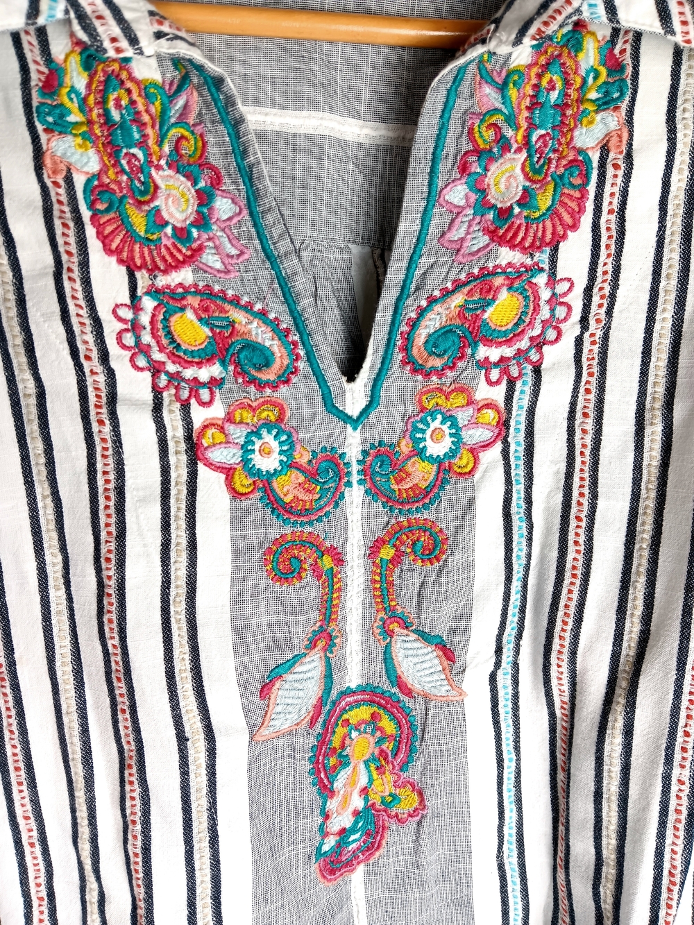 Soft Surroundings Size 1X Gray White Striped Embroidered Aruba Boho Tunic - Picture 3 of 13